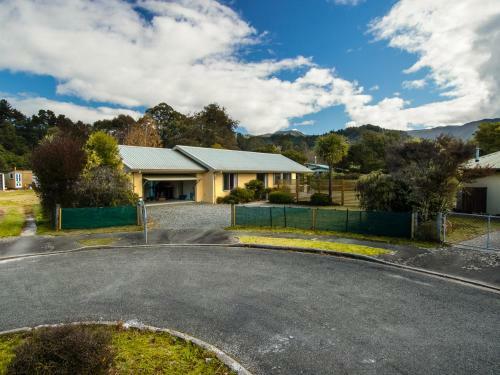 Tasman Treat - Marahau Holiday Home