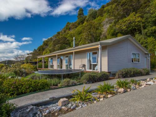 Sandy Feet Retreat - Marahau Holiday Home