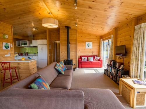 Sandy Feet Retreat - Marahau Holiday Home
