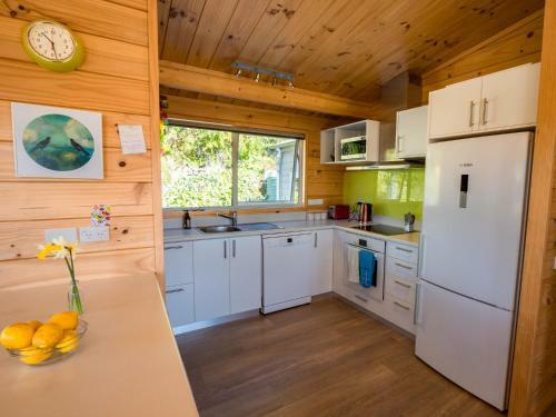 Sandy Feet Retreat - Marahau Holiday Home