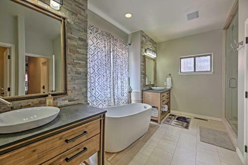 Updated Pinetop Cabin In A Great Location!