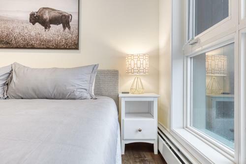 Apartamento Modern Rustic Suite W/ King Bed & Kitchen Island