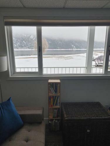 Apartamento Little Shuswap Lake Front Suite
