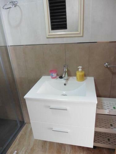 Lovely 1 Bedroom Apartment With Kitchen And Pool