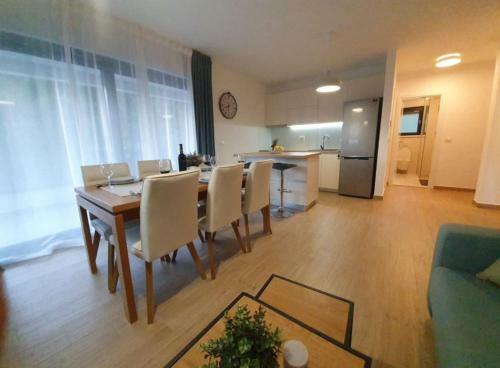 Apartments Villa Esse - Heated Pool & Seaview