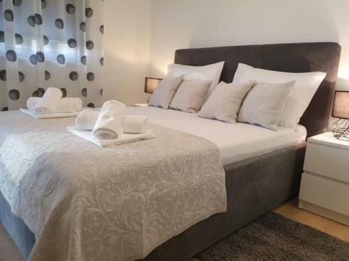 Apartments Villa Esse - Heated Pool & Seaview