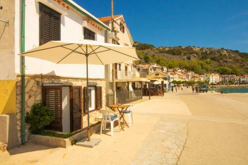 Apartment Hrvoje By The Beach