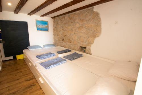 Apartment Hrvoje By The Beach