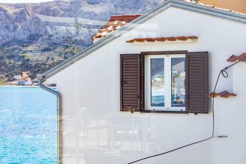 Seafront Baska Apartment
