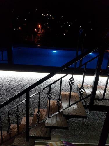 Sunshine Apartment With Private Pool And Parking
