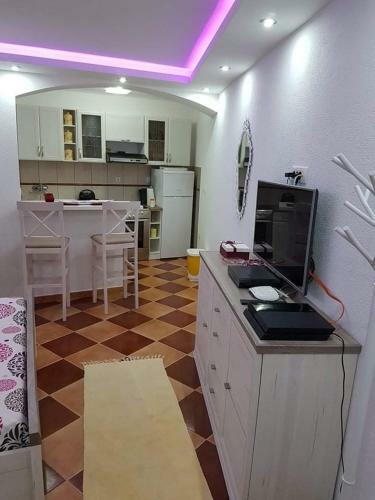Sunshine Apartment With Private Pool And Parking