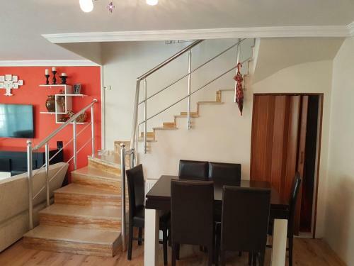Ala�at?'da Bah�eli 3+1 Villa