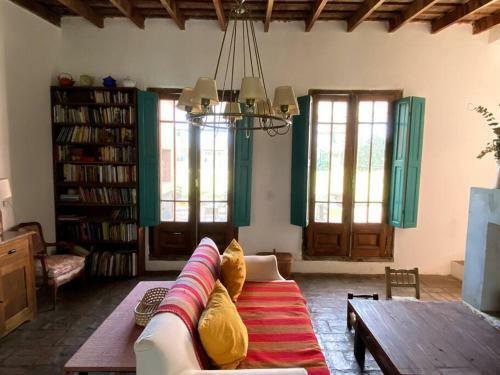 Casa Con Gran Jard�n Y Pileta En El Pueblo