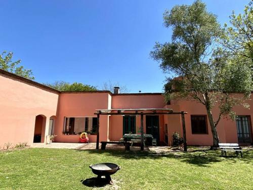 Casa Con Gran Jard�n Y Pileta En El Pueblo