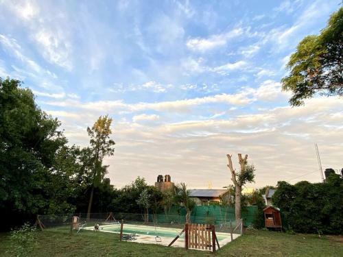 Casa Con Gran Jard�n Y Pileta En El Pueblo