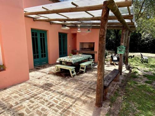 Casa Con Gran Jard�n Y Pileta En El Pueblo