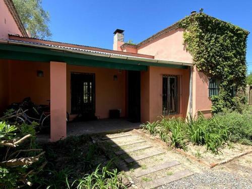 Casa Con Gran Jard�n Y Pileta En El Pueblo