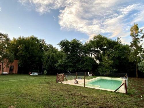 Casa Con Gran Jard�n Y Pileta En El Pueblo