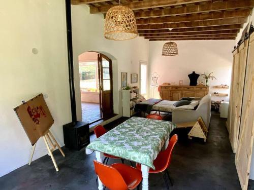 Casa Con Gran Jard�n Y Pileta En El Pueblo