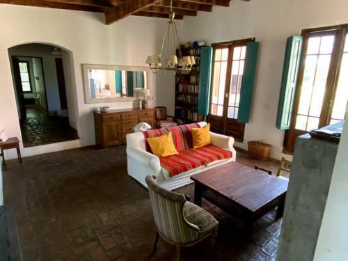 Casa Con Gran Jard�n Y Pileta En El Pueblo