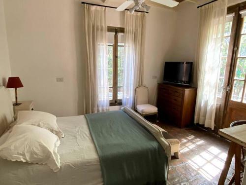 Casa Con Gran Jard�n Y Pileta En El Pueblo