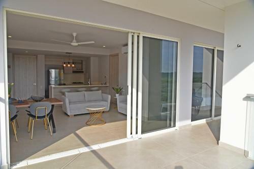 Spacious Apartment In A Modern Condominium W Lovely View