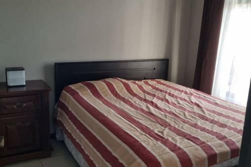 Apartamento Apto Con Servicios Incluidos Cochera, Wifi, Cable, Area Cocina