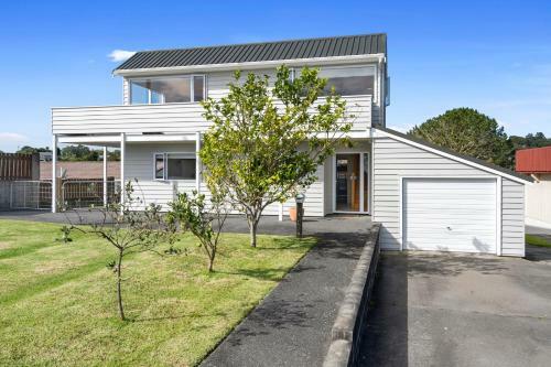 Sea La Vie - Russell Holiday Home