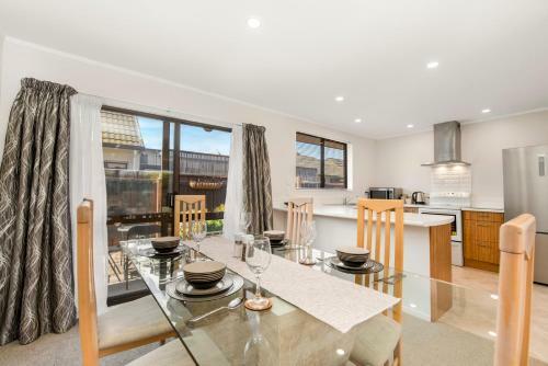 Suits Us - Taupo Holiday Home