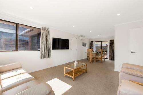 Suits Us - Taupo Holiday Home