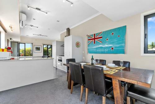 Casa Del Lago - Taupo Holiday Home