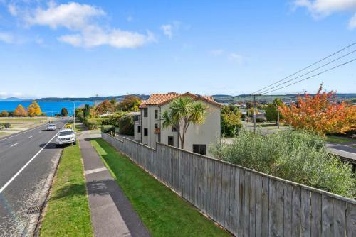 Casa Del Lago - Taupo Holiday Home