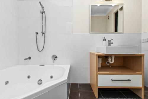 Casa Del Lago - Taupo Holiday Home