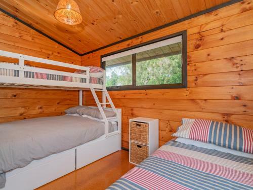 Beach Lovers Bach - Hahei Holiday Home