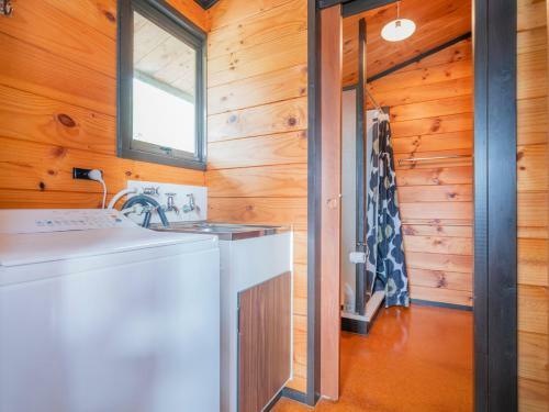 Beach Lovers Bach - Hahei Holiday Home