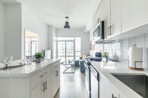 Apartamento Prime Location! Bright And Spacious 1br Condo With Large Balcony!
