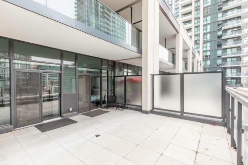 Apartamento Prime Location! Bright And Spacious 1br Condo With Large Balcony!