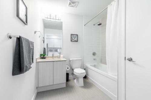 Apartamento Prime Location! Bright And Spacious 1br Condo With Large Balcony!