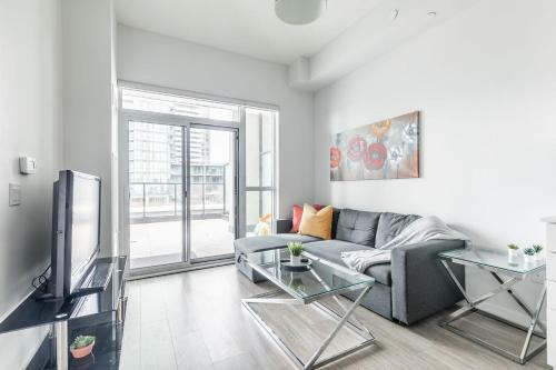 Apartamento Prime Location! Bright And Spacious 1br Condo With Large Balcony!