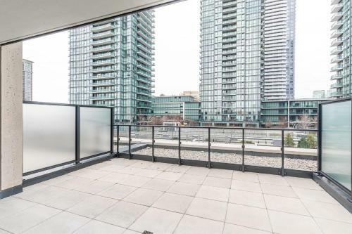 Apartamento Prime Location! Bright And Spacious 1br Condo With Large Balcony!