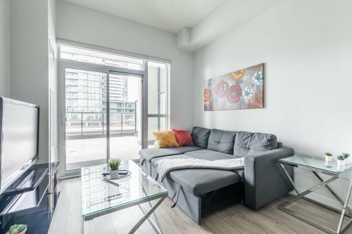 Apartamento Prime Location! Bright And Spacious 1br Condo With Large Balcony!