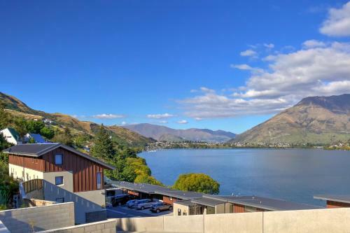 The Villa Lookout - Queenstown Holiday Villa