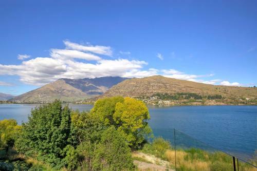 The Villa Lookout - Queenstown Holiday Villa