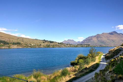 The Villa Lookout - Queenstown Holiday Villa
