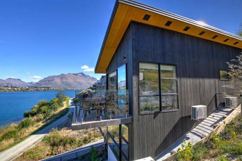 The Villa Lookout - Queenstown Holiday Villa