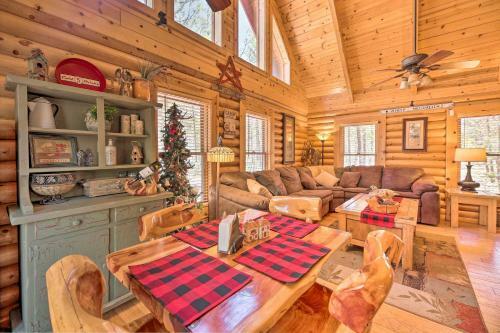 Quiet Pinetop Cabin With Yard Bordering Forest
