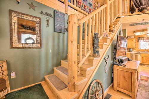 Quiet Pinetop Cabin With Yard Bordering Forest