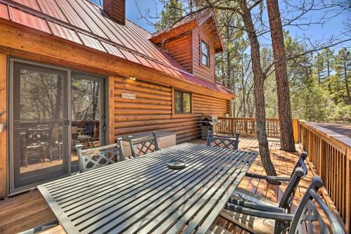 Quiet Pinetop Cabin With Yard Bordering Forest