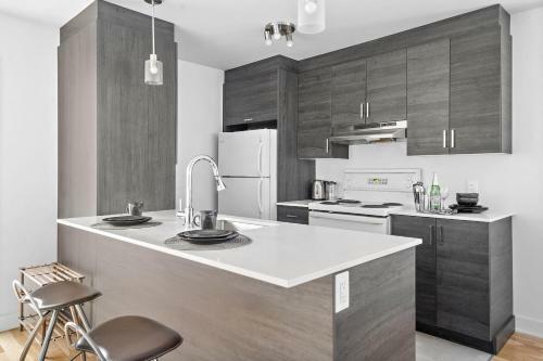 Brand New Contemporary 2-bedroom Apartment