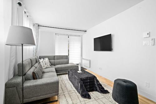 Brand New Contemporary 2-bedroom Apartment